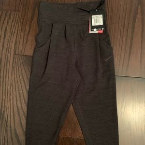 Nike girls training leggings